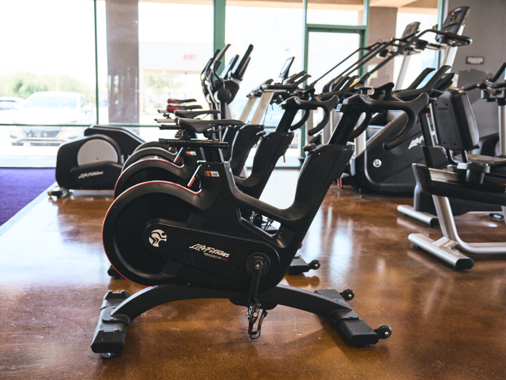 Spacious gym floor with no waiting for equipment in Phoenix Arizona